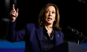 Bà Harris mất dần ưu thế thăm dò trước ông Trump