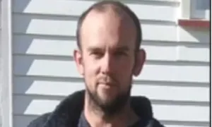 Bố mang ba con trốn vào rừng sống ba năm