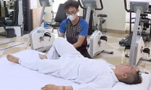 Thay khớp háng sau 32 năm hàn cứng